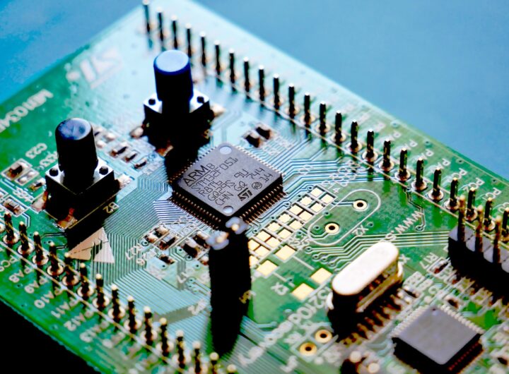 green and black computer motherboard