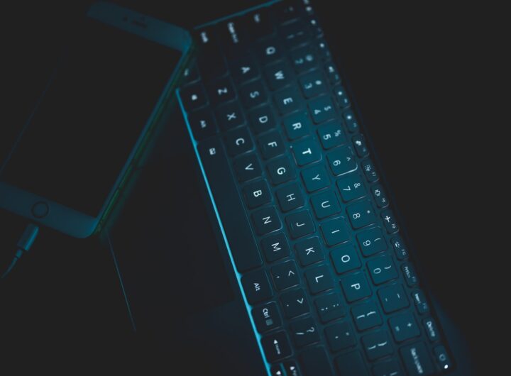 black laptop computer