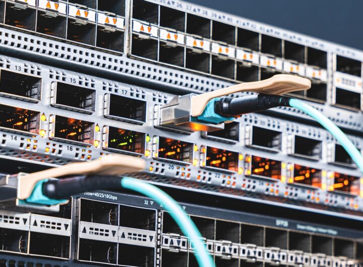 a bunch of wires that are connected to a server